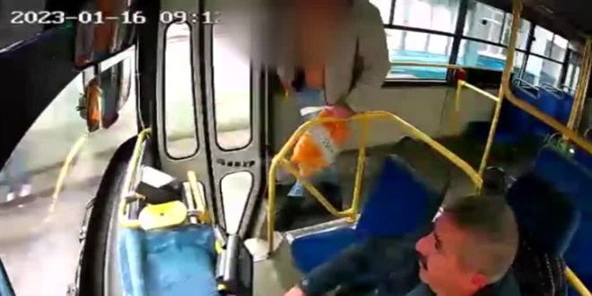 Kocaeli'de halk otobüsü şoförünü darbeden zanlı tutuklandı