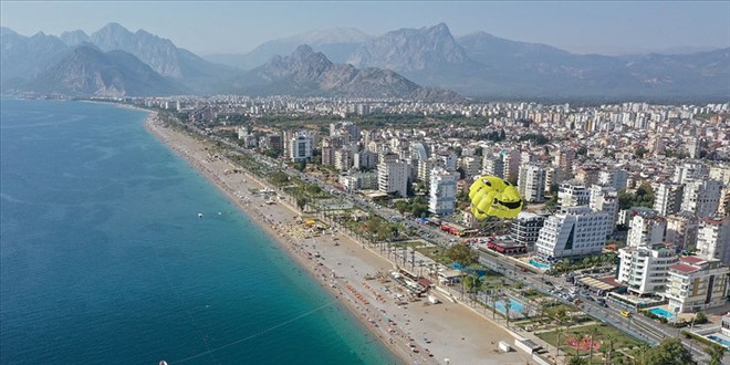 Antalya'da satılan 4 konuttan 1'ini yabancılar aldı