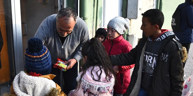 Konya'da çocuklar üç ayları 'şivlilik' geleneğiyle karşıladı