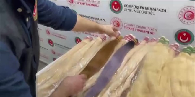 İstanbul Sabiha Gökçen Havalimanı'nda 4 valiz kaçak insan saçı ele geçirildi