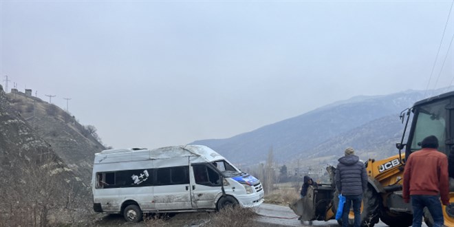 Şırnak'ta minibüsün şarampole devrilmesi sonucu 8 kişi yaralandı