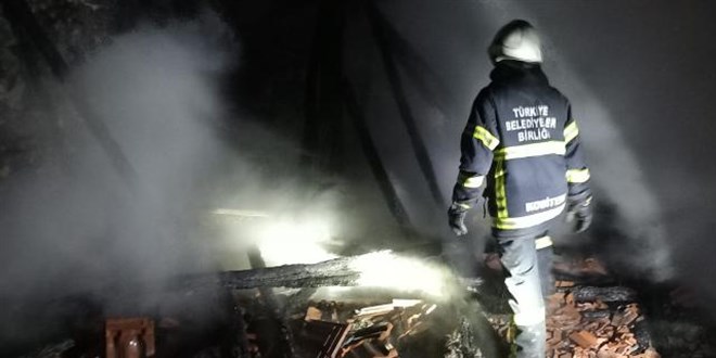 Tokat'ta ağılda yangın: 100 keçi telef oldu