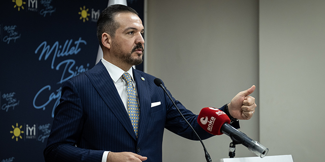 İYİ Parti'den memleketinde oy kullanacak öğrencilere maddi destek