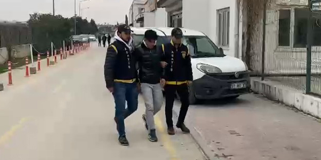 15 yaşındaki çocuk, evinde karşılaştığı şahsı kovaladı sokakta bıçaklayarak öldürdü