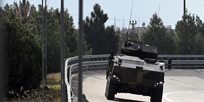 Türkiye'nin yerli motorlu ilk 8x8 aracı göreve hazır