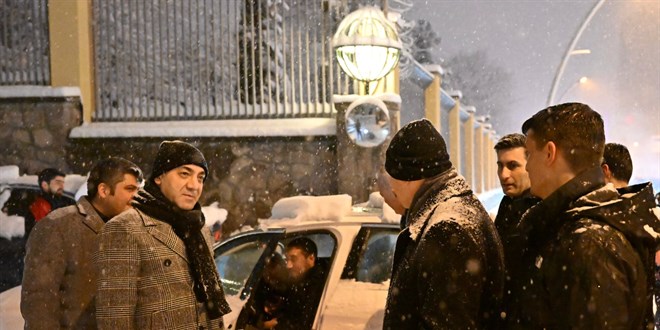 Bakan Soylu, yoğun kar yağışının etkili olduğu Ankara'da incelemelerde bulundu