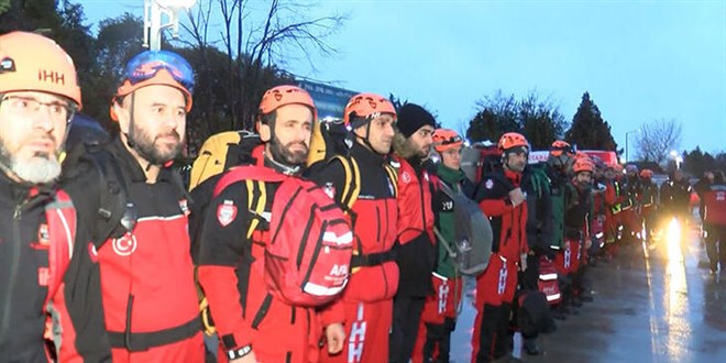 İstanbul'dan deprem bölgesine arama kurtarma ekipleri gidiyor