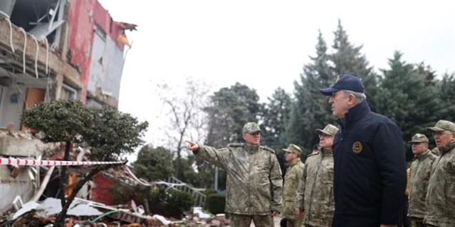 Bakan Akar: Afet blgelerine 17 uakla yardm uuu yaplyor