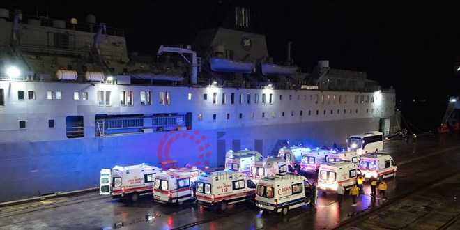 Yaralılar gemiyle Mersin'e taşındı