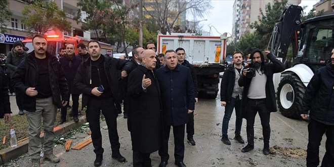 Tarım ve Orman Bakanı Kirişci, Adana'da deprem bölgesinde incelemelerini sürdürdü