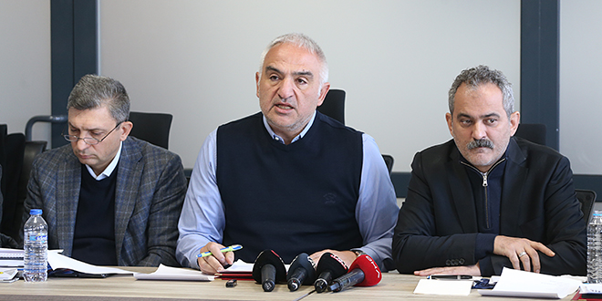 Bakan Özer: 10 ilde 450 bin kişiye konaklama hizmeti veriyoruz