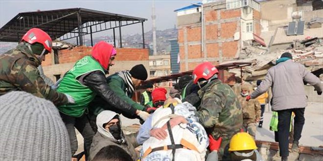 15 yaşındaki kız çocuğu depremden 103 saat sonra kurtarıldı