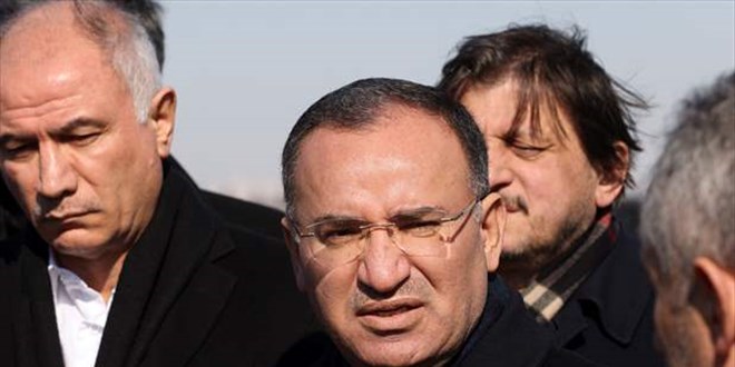 Adalet Bakanı Bozdağ, Diyarbakır'da kurulacak konteyner kent alanını inceledi: