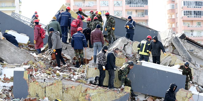 Hatay'da 26 yaşındaki Derya Akdoğan sağ çıkarıldı