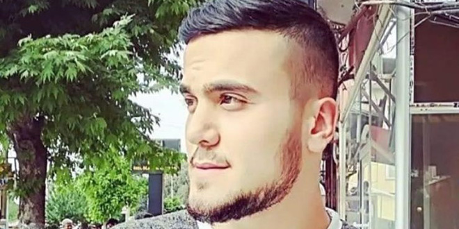 Enkazdan kendi elleriyle çıkardığı kardeşini arıyor