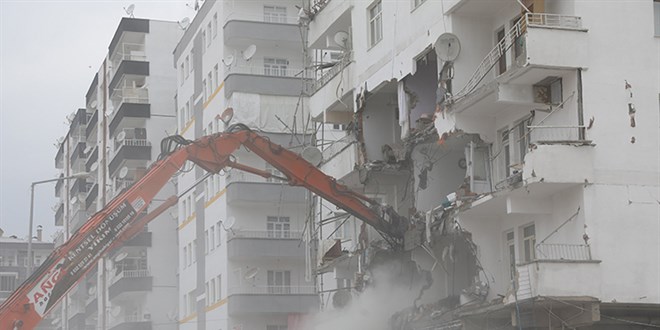 Baro bavurdu, mahkeme Diyarbakr'da ykm ilemlerini durdurdu