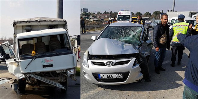 Depremzedelerin otomobili, kamyonetle çarpıştı: 1 ölü, 5 yaralı