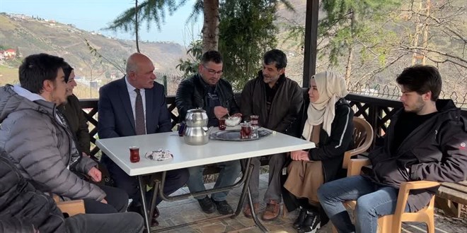 Depremzede öğretmen çift bir an önce öğrencilerine kavuşmak istiyor