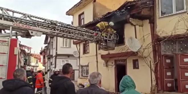 Zile ilçesinde çıkan ev yangınında 3 kişi öldü