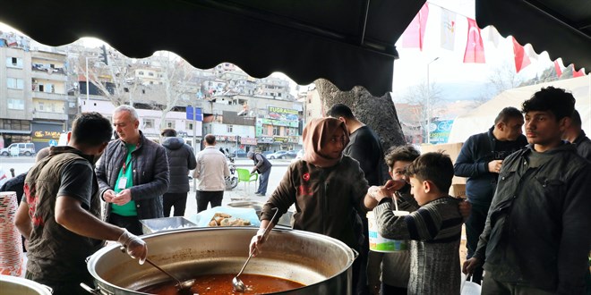 Kahramanmaraşlı esnaf, lokantasını depremzedeler için tahsis etti