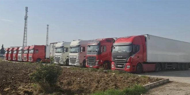 Yüzlerce tır, şoförünü bekliyor! İhracat taşımaları sıkıntıda