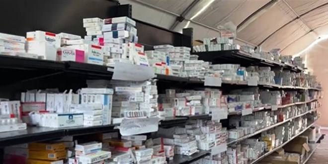 Hatay'da ilaç ihtiyacı 'sahra eczanesi'nde karşılanıyor