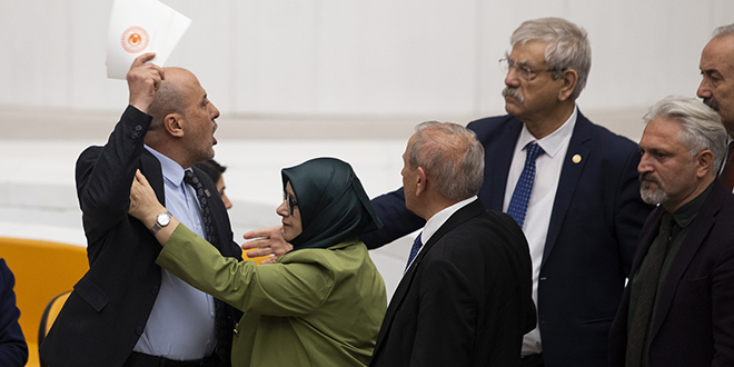 Genel Kurulda, TİP'li Şık'a kınama cezası verildi