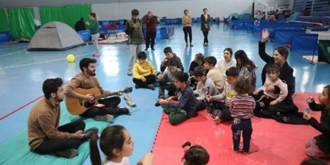 Öğretim üyelerinden depremzedelere psikososyal destek