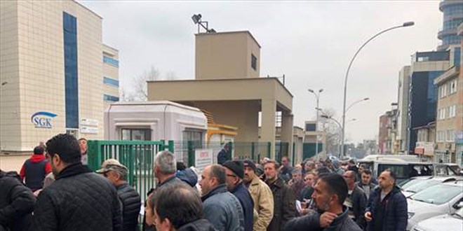 EYT nedeniyle SGK personeli yoğun çalışınca sendika 'fazla mesai' istedi