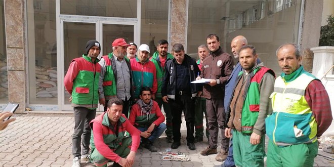 Adıyaman'da temizlik personeli bulduğu altınları güvenlik güçlerine teslim etti