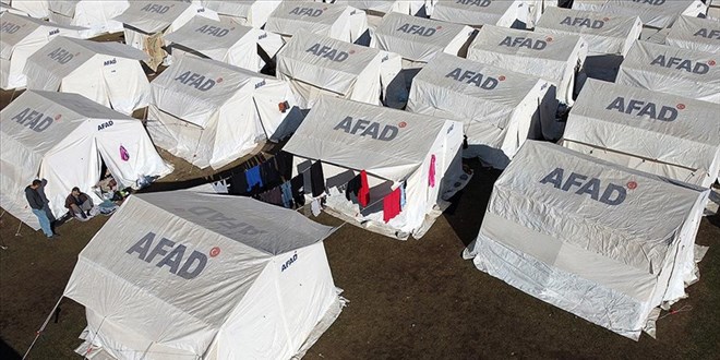 Deprem bölgelerinde 332 çadır kent ile 209 konteyner kent kuruldu