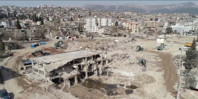 Pırlanta Apartmanı enkazı kaldırıldı; 13 kişiye ulaşılamadı
