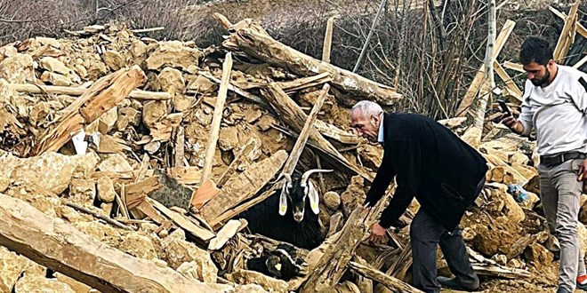 Nurhak'ta 637 saat sonra enkazdan 2 keçi canlı çıkarıldı