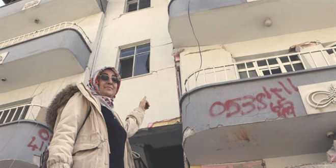 Çöken binadan internet kablosu ile kurtuldular