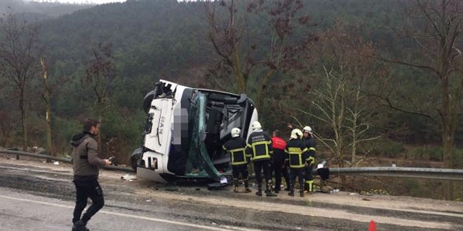 Isparta'da yolcu otobs devrildi: 1'i ar 8 yaral