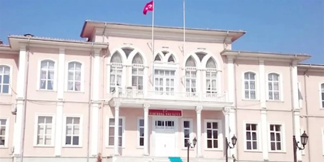 Yardım malzemelerini evine getiren emniyet personeli açığa alındı