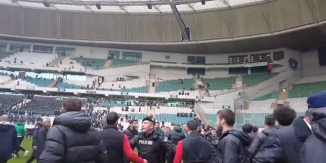 Bursaspor maçı öncesi Amedspor'a saldırı