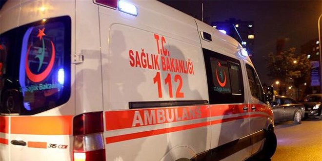 Yaralya mdahale eden ambulans ekibine otomobil arpt: 1 salk ld