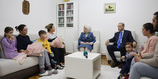 Cumhurbakan Erdoan, depremzede aileyi ziyaret etti