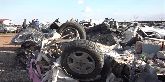 Adıyaman'da enkazdan çıkarılan araçlar tutanakla sahiplerine teslim ediliyor
