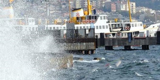 stanbul'da vapur seferlerine lodos engeli