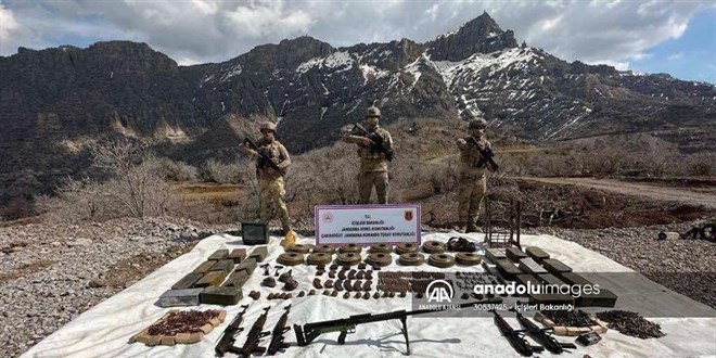 'Eren Abluka Sonbahar Kış- 26 Operasyonu'nda çok sayıda mühimmat ele geçirildi