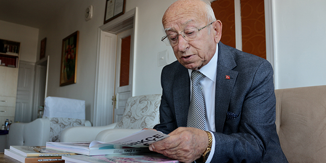 Ortaokul eğitimini 84 yaşında tamamlayan 'Dede' gençlere örnek oluyor