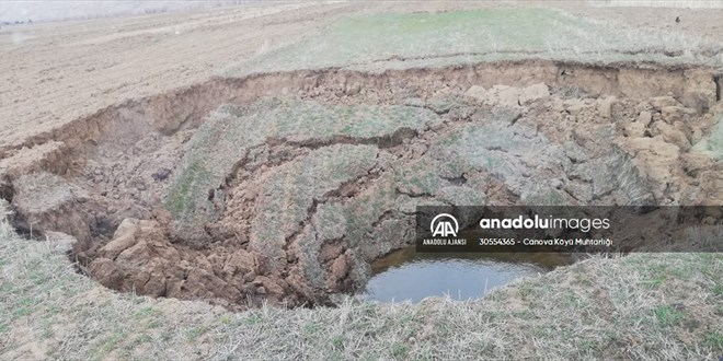 Sivas'ın Zara ilçesinde obruk oluştu