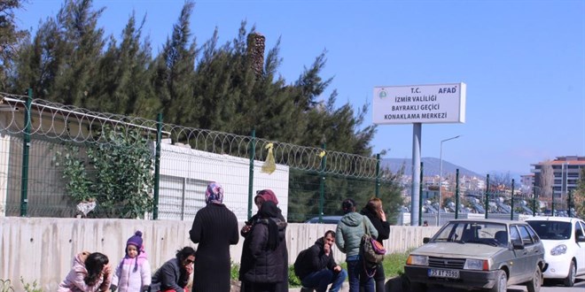 zmir'de konteyner kentte kalan depremzedeler tahliye edildi