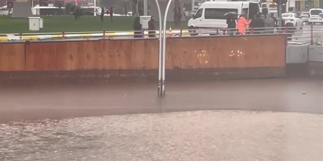 Meteoroloji'den 'ani sel ve su baskını' uyarısı - Haritalı