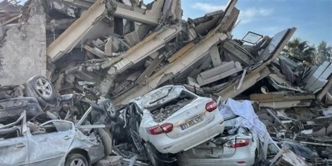 Depremde yıkılan binanın inşaat mühendisi kusurunun olmadığını savundu