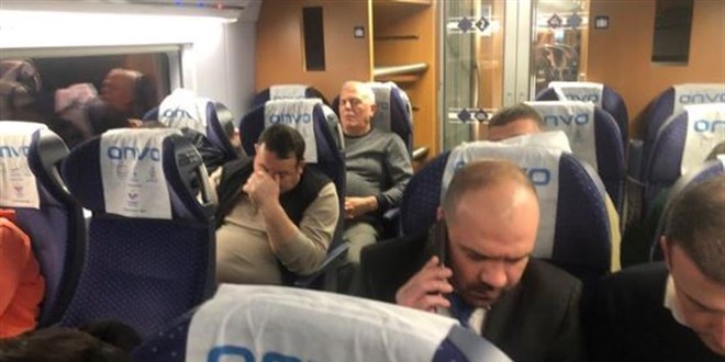 Hızlı tren 3,5 saat rötar yaptı, TCDD'den açıklama geldi