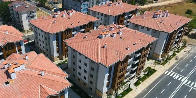 TOKİ konutları ayakta kaldı, 100 metre mesafedeki bina yıkıldı