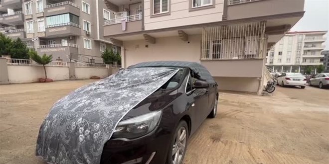 Kilis'te araçlara halılı kartonlu 'dolu' önlemi